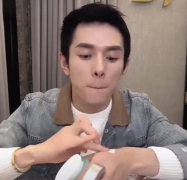 李佳琦月赚100万：找不到方向，多努力都是白费！Python不再只是程序员专属